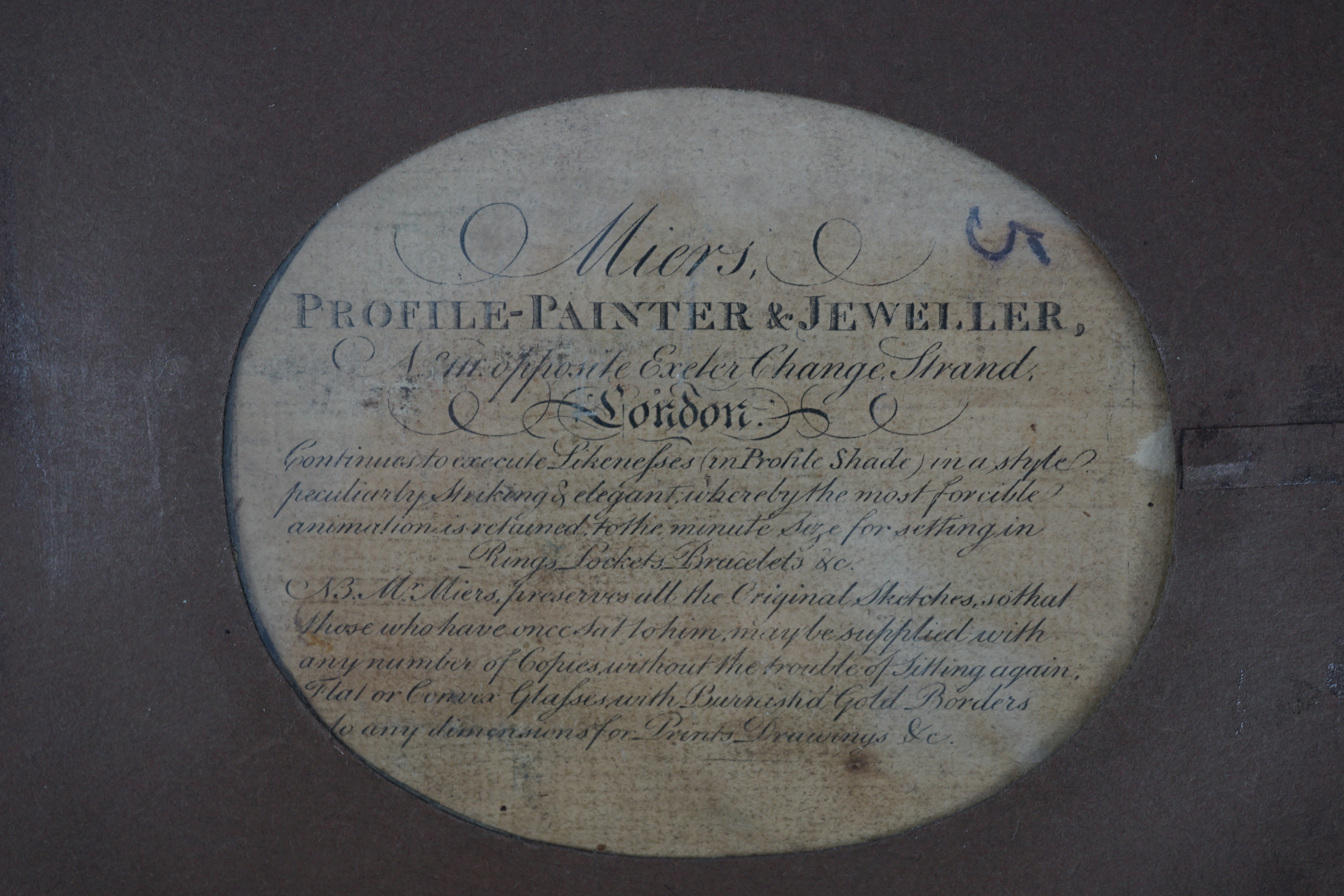 John Miers (1756-1821), Silhouette of a gentleman, painted plaster, 8.2 x 6cm.